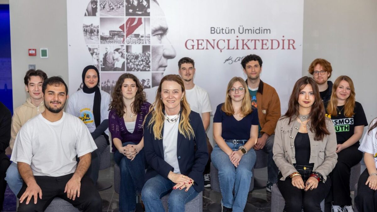 Gençlik 19 Mayıs’ı Ferdi Zeyrek Gençlik Merkezi’nde kutluyor