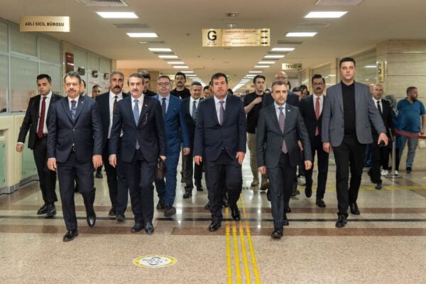 Adalet Bakan yardımcılarından İzmir Adliyesi’...