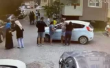 ‘Yavaş git’ kavgası: Aileler de dahil ...