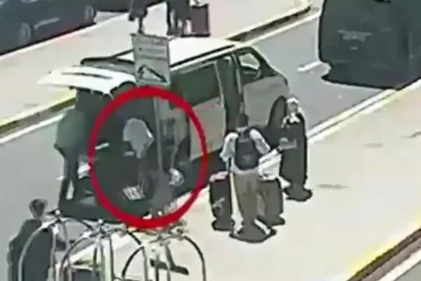 Havalimanı’nda hanutçulara operasyon: 21 göz... Havalimanı’nda hanutçulara operasyon: 21 göz...
