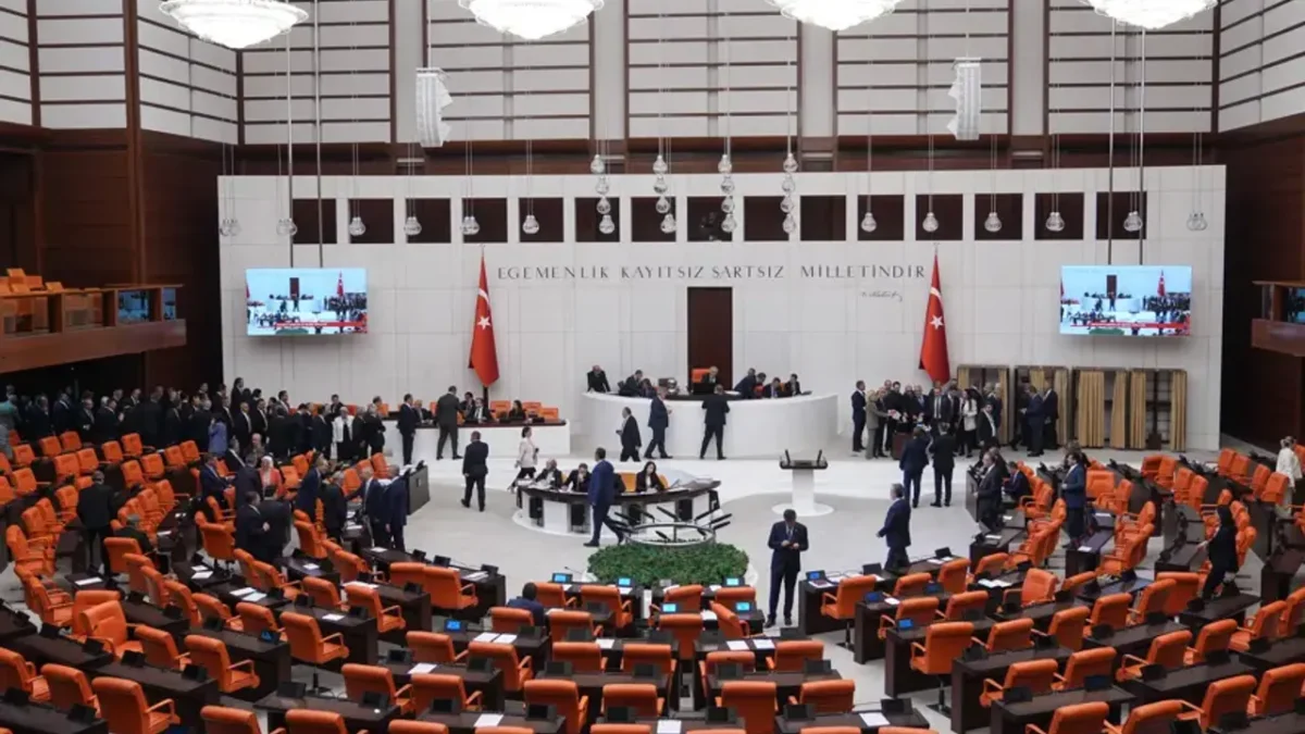 Meclis’te sandalye dağılımı değişti! Meclis’te sandalye dağılımı değişti!
