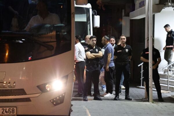 Seferihisar operasyonu: Başkan Yetişkin hakkında t...