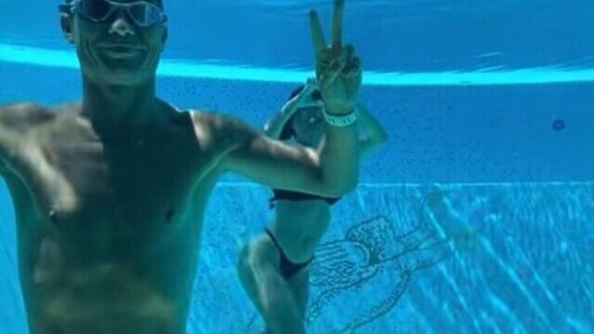 Ronaldo ve Georgina’dan havuz şov! Ronaldo ve Georgina’dan havuz şov!