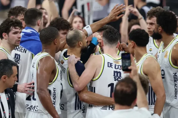 Fenerbahçe açıkladı: 8 yıllık birliktelik sona erd...