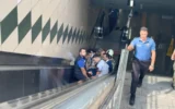 Faciadan dönüldü: Görme engelli kişi metro raylarına düştü!
