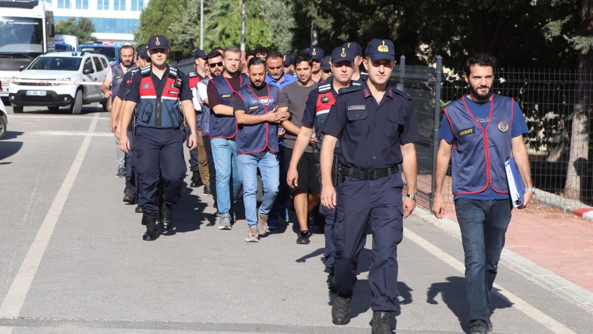 Kar maskeli 7 kişilik çete 2 kişiyi kaçırdı: 3 milyon liralık gasp