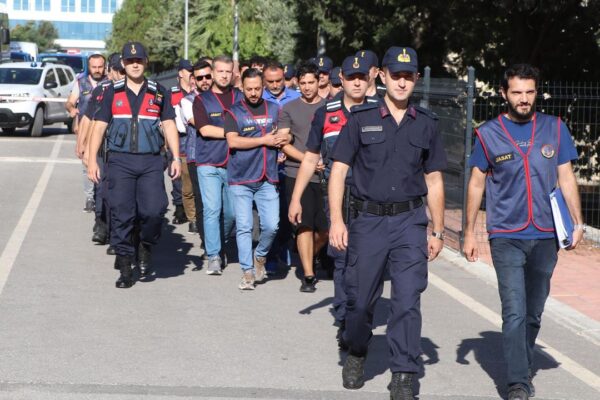 Kar maskeli 7 kişilik çete 2 kişiyi kaçırdı: 3 mil... Kar maskeli 7 kişilik çete 2 kişiyi kaçırdı: 3 mil...