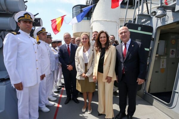 “Karşıyaka Gemisi”nde Zafer Bayramı coşkusu!