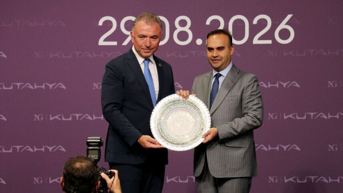 Bakan Kacır, 30 Ağustos Seramik Fabrikası Açılış Töreni’ne katıldı Bakan Kacır, 30 Ağustos Seramik Fabrikası Açılış Töreni’ne katıldı