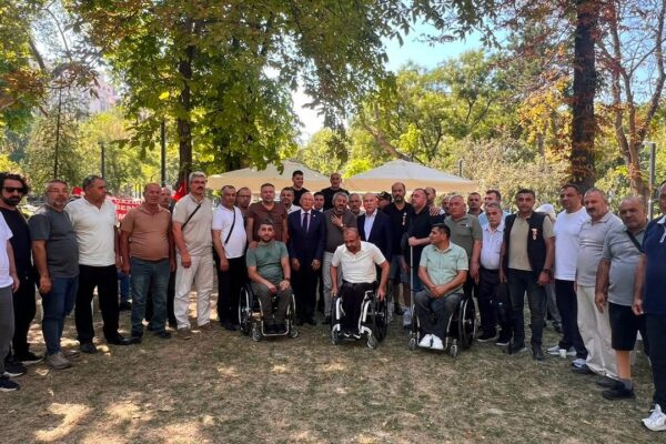YENİ Partili Bakan: “Gazinin karşısına barikat değ... YENİ Partili Bakan: “Gazinin karşısına barikat değ...