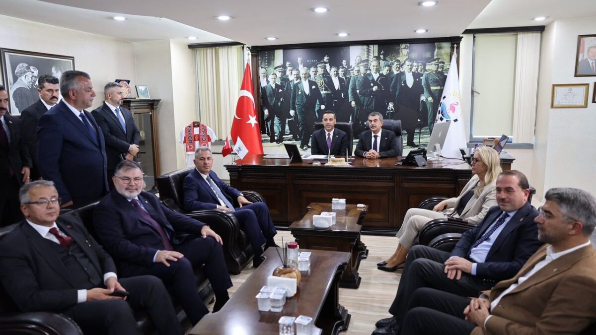 AK Partili Yıldız’a ilk Bakan ziyareti!